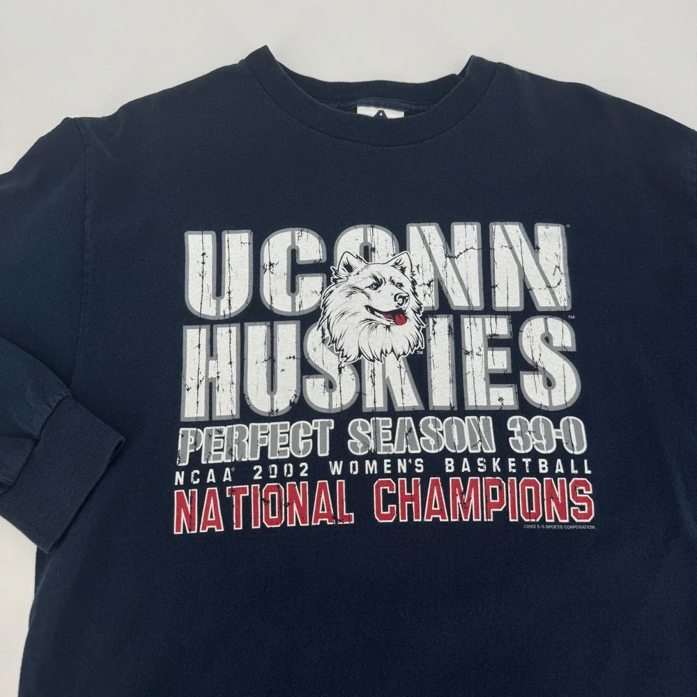 Vintage UConn Huskies 2002 National Champions Long Sleeve Shirt Navy Mens Large